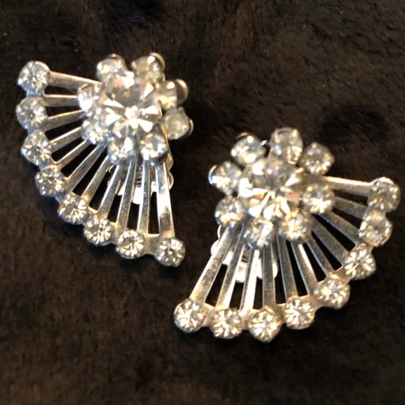 Vintage Rhinestone Spray clip on earrings fan 1950’s - Picture 4 of 4